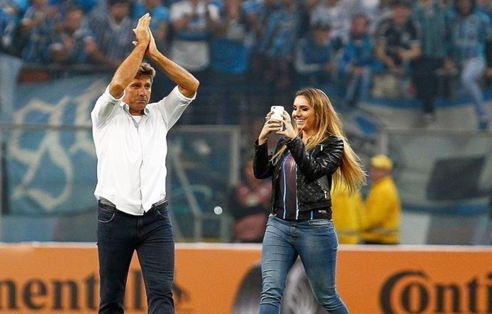 Ir para  <p>O Gr&ecirc;mio foi punido nesta quarta-feira pelo Superior Tribunal de Justi&ccedil;a Desportiva (STJD) com a perda do mando de campo do segundo jogo da final da Copa do Brasil, marcado para o dia 30 deste m&ecirc;s,...
